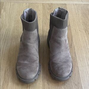 Steve Madden Greyish Tan Ankle Boots - Girls size 3
